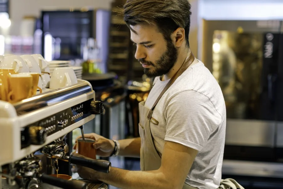 Barista Maaşı Kocaeli 2026: Specialty Coffee, Otel ve AVM Kafe Ücretleri