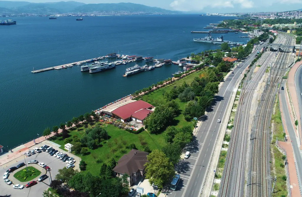 İzmit Halkevi ve Sahil
