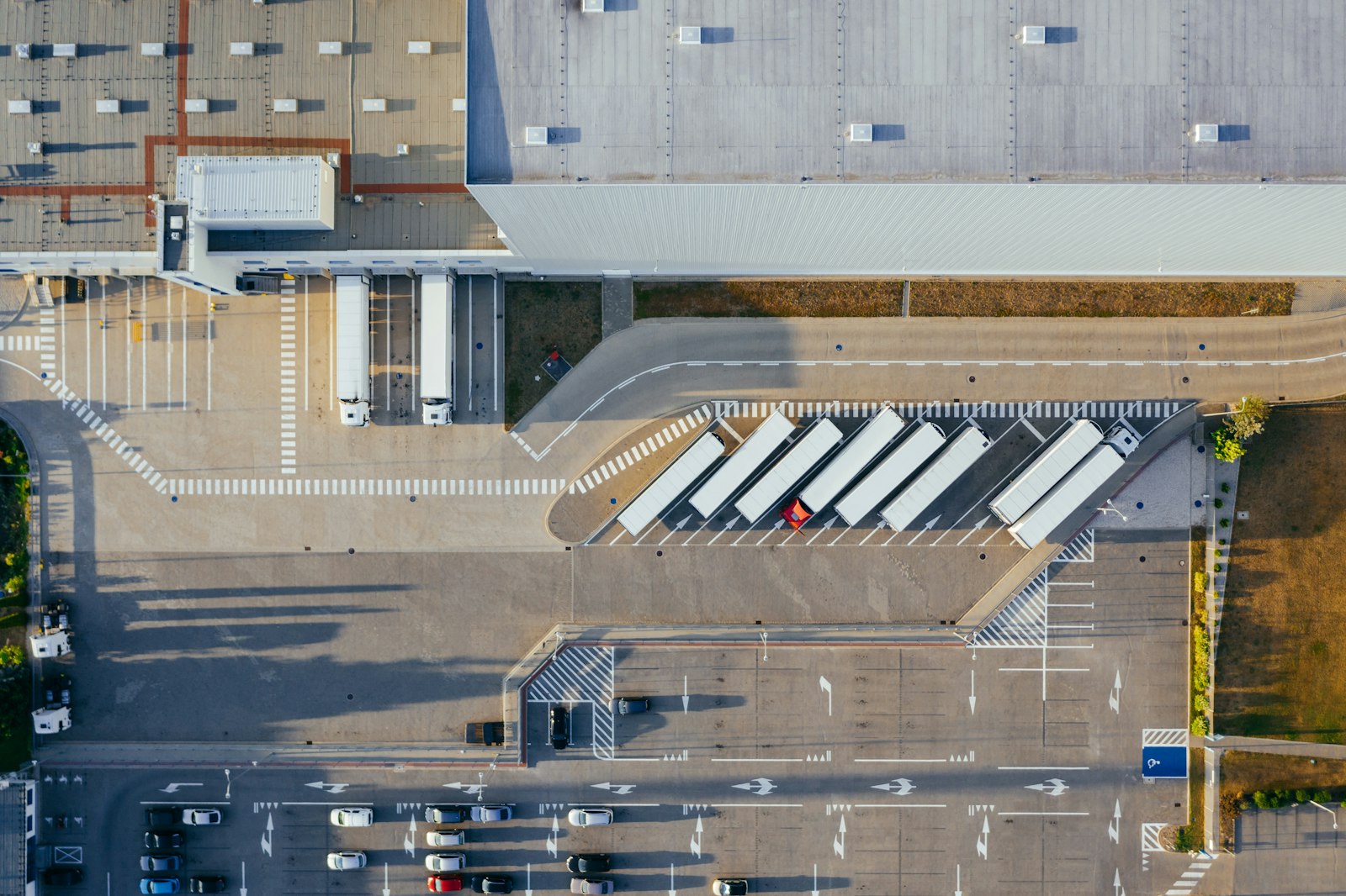 Gebze TOSB içinde otomotiv tedarikçisi üretim hattı